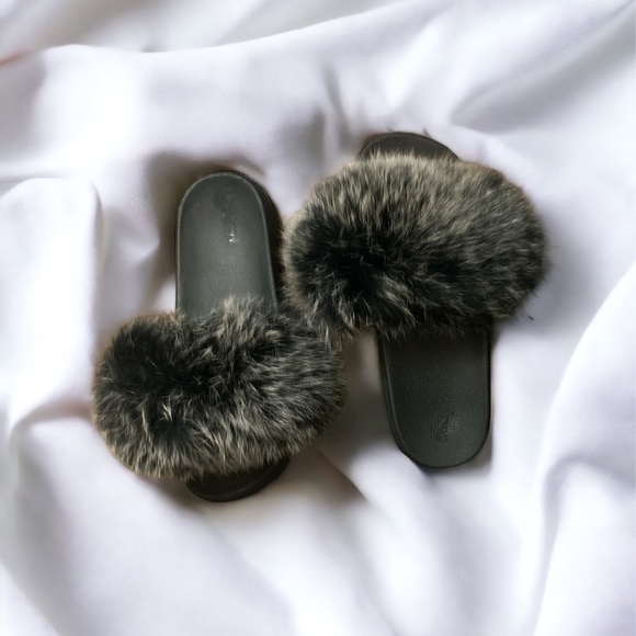 BLACK FUZZY SLIP ON SANDALS SIZE 8 FROM NORDSTROM PRELOVED & FLAWLESS - Picture 3 of 5
